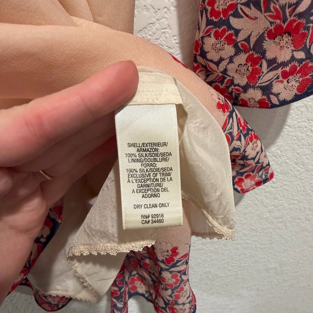 Juicy Couture 100% silk satin floral pleated Beige flowy Top - Picture 5 of 6